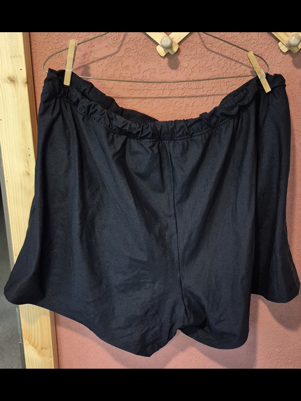 Black Elastic-Waist Women's swim Shorts